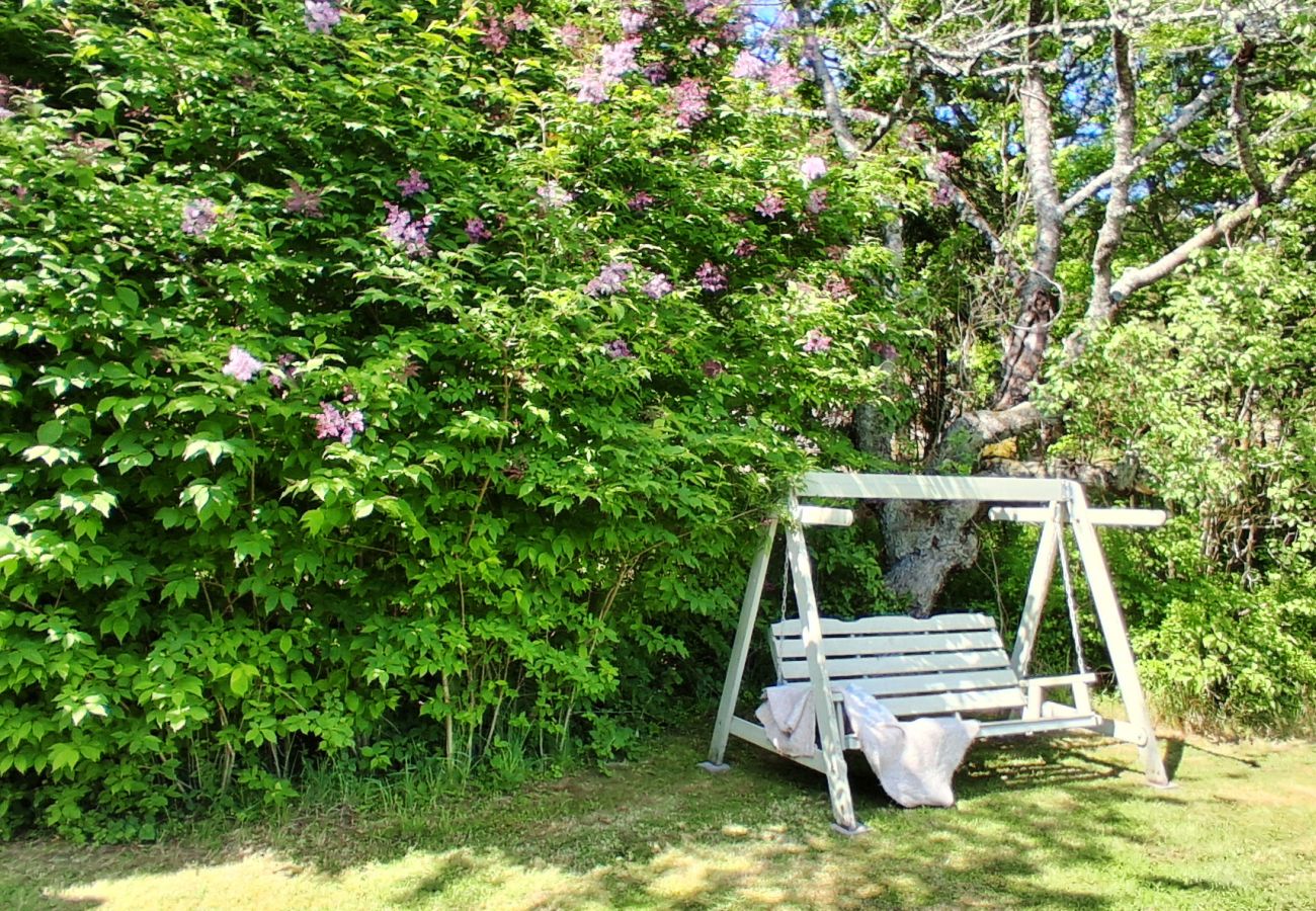 House in Henån - Charming house with kayaks, 300m from the sea on Orust | SE09139
