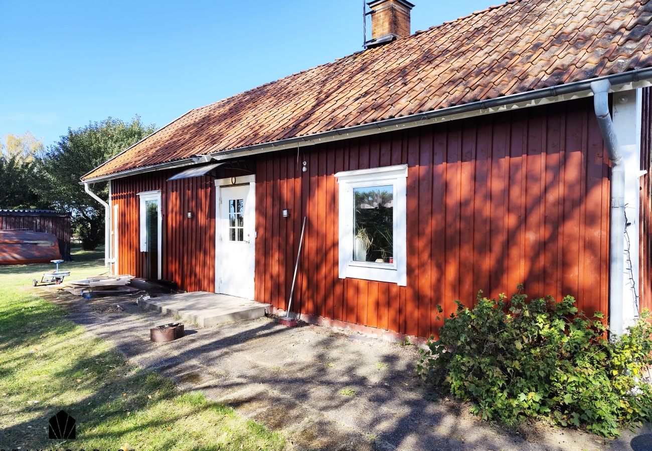 House in Väderstad - Charming red cottage in Väderstad – quiet country idyll near Tåkern | SE10024