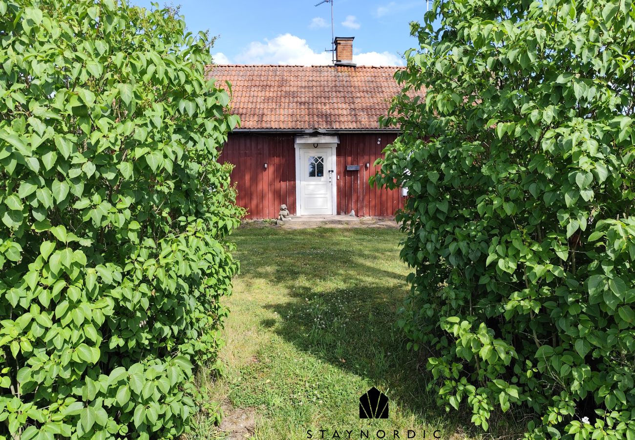 House in Väderstad - Charming red cottage in Väderstad – quiet country idyll near Tåkern | SE10024