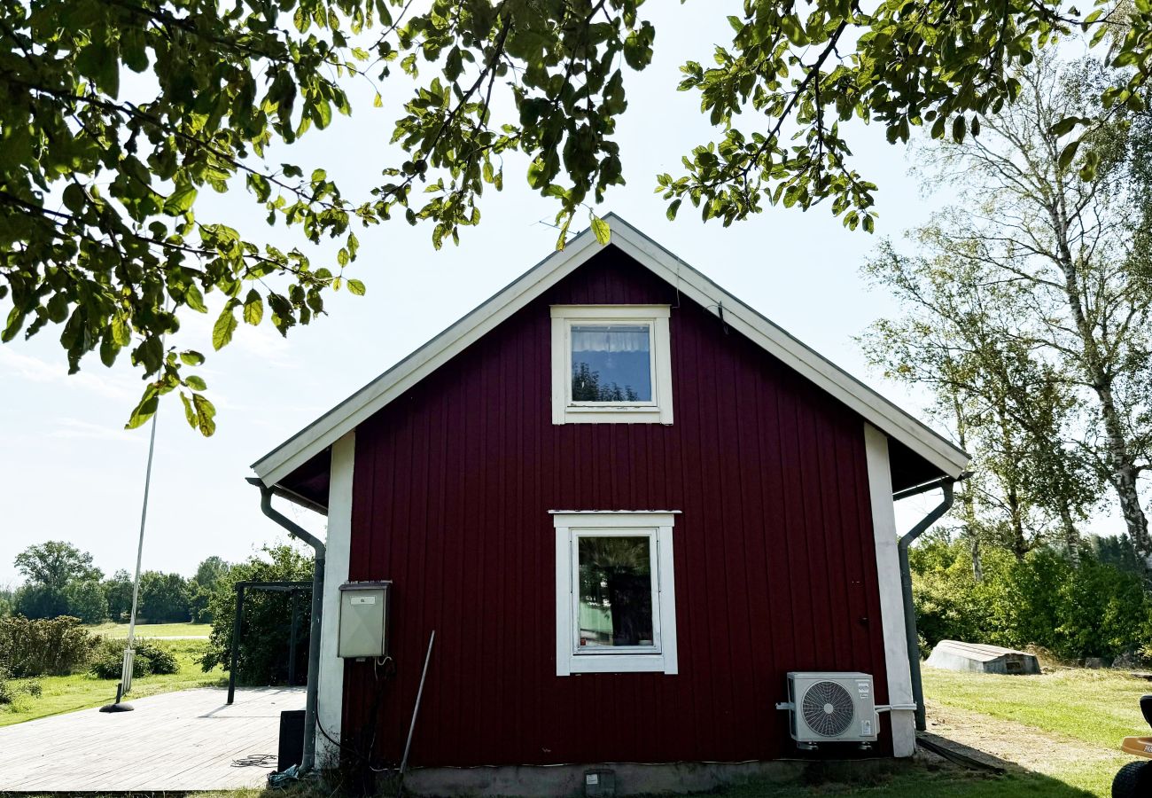 House in Väderstad - Charming red cottage in Väderstad – quiet country idyll near Tåkern | SE10024