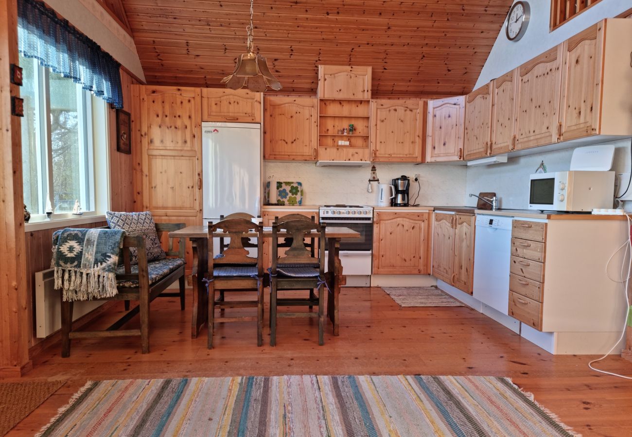 House in Uddevalla - 50m to sandy beach at Kavlanda Brygga | SE09147