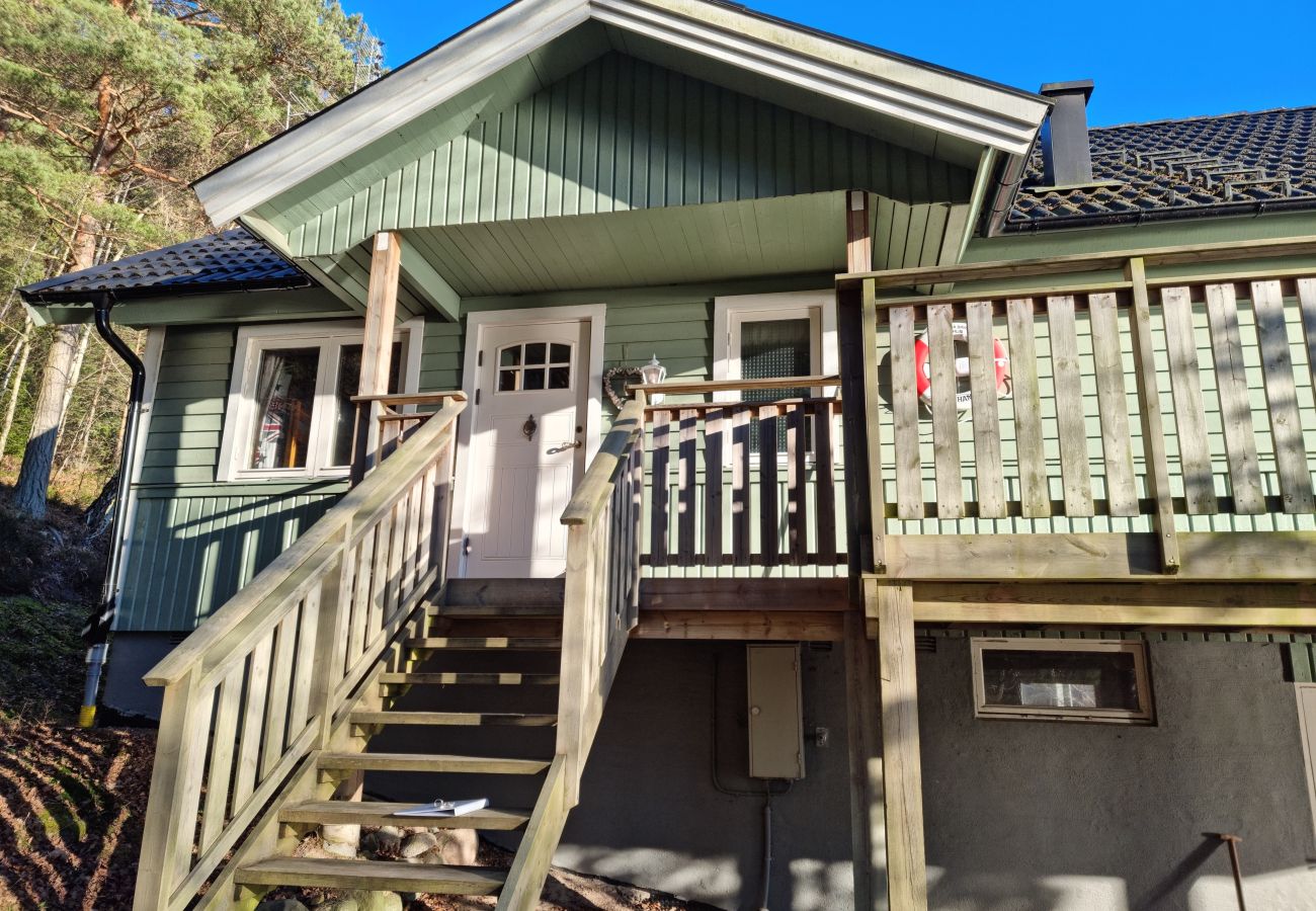 House in Uddevalla - 50m to sandy beach at Kavlanda Brygga | SE09147