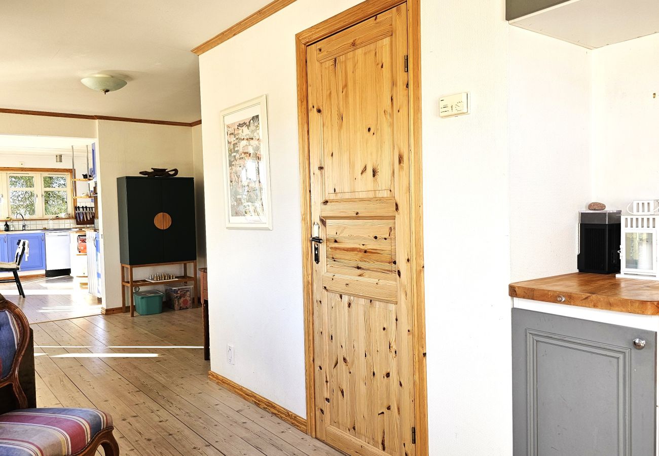 House in Klövedal - Family-friendly house close to sea & nature in Klövedal | SE09145