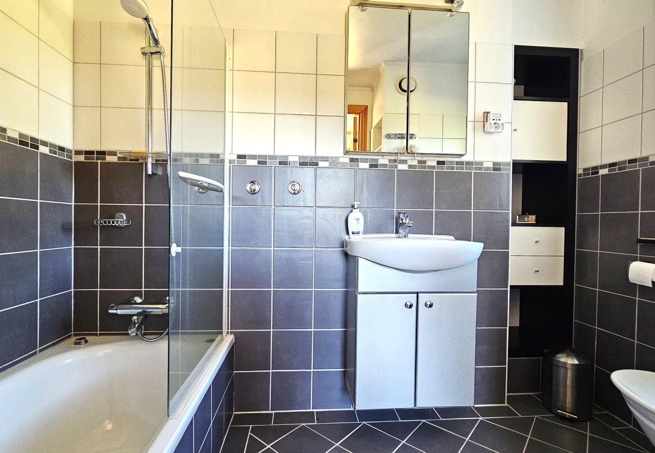 House in Klövedal - Family-friendly house close to sea & nature in Klövedal | SE09145