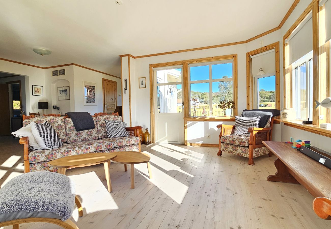 House in Klövedal - Family-friendly house close to sea & nature in Klövedal | SE09145