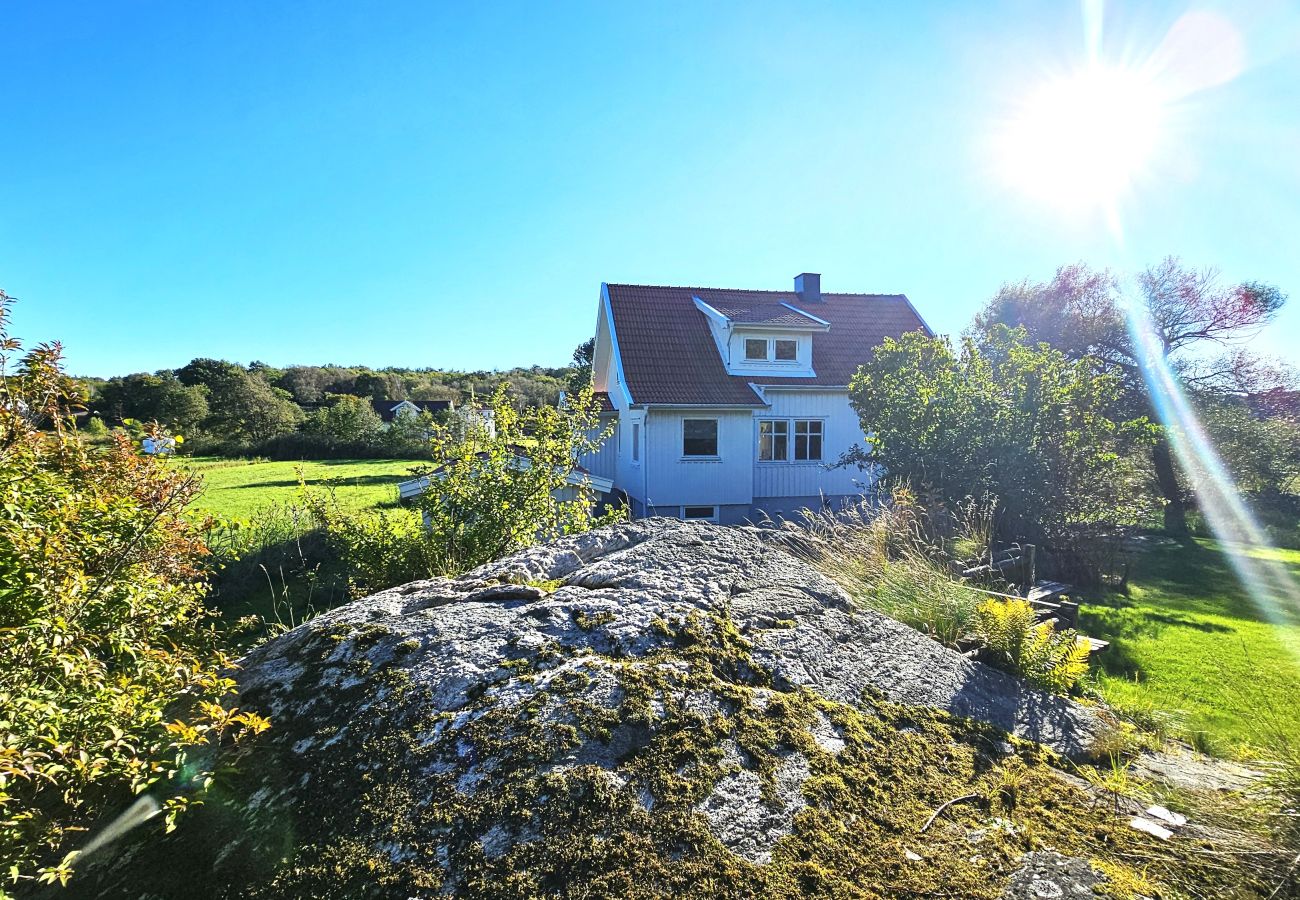 House in Klövedal - Family-friendly house close to sea & nature in Klövedal | SE09145
