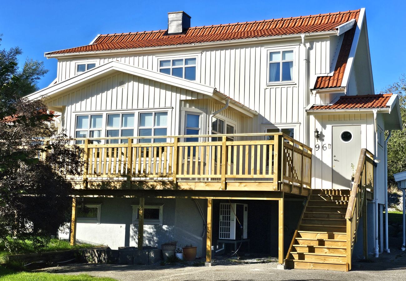 House in Klövedal - Family-friendly house close to sea & nature in Klövedal | SE09145