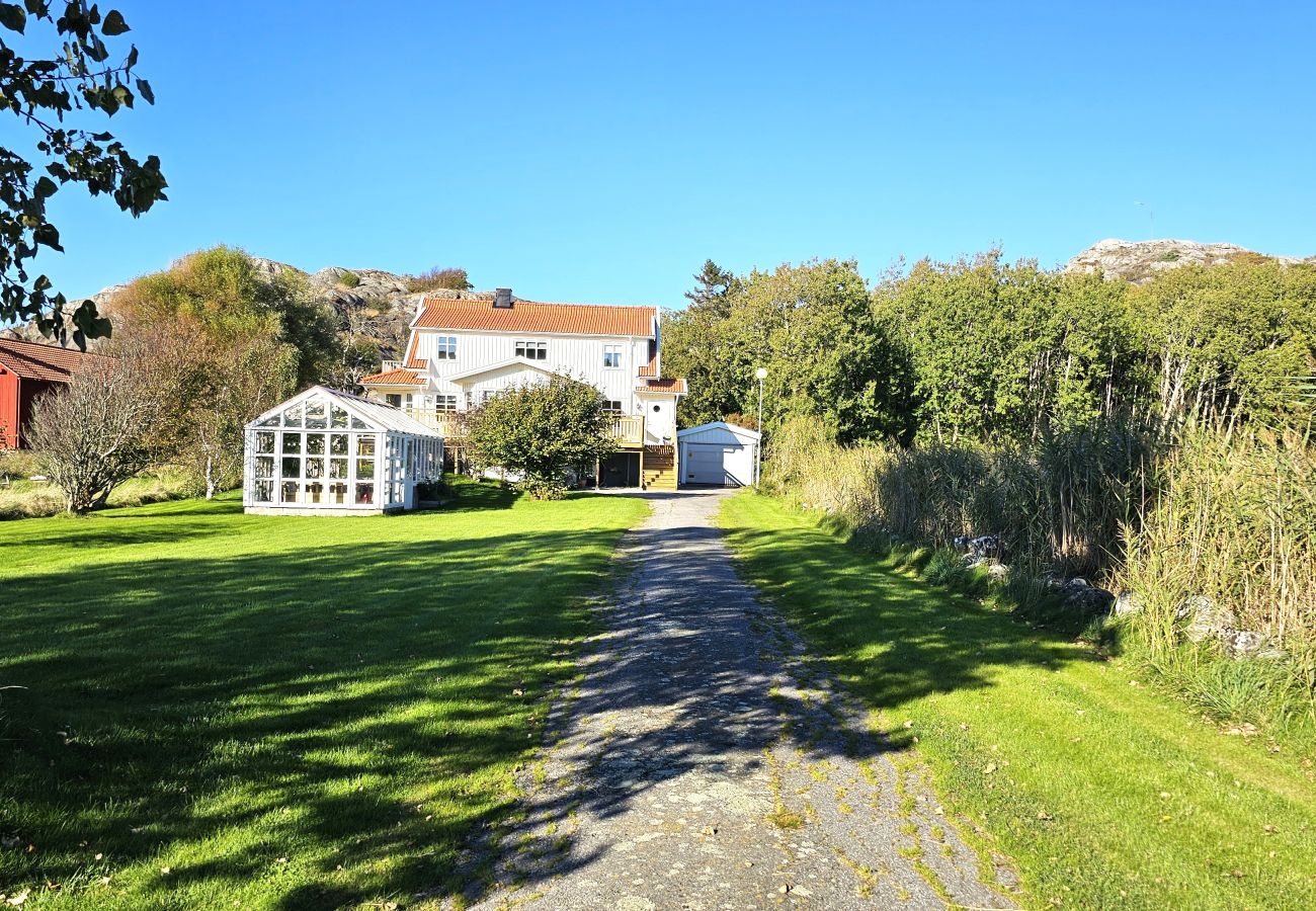 House in Klövedal - Family-friendly house close to sea & nature in Klövedal | SE09145