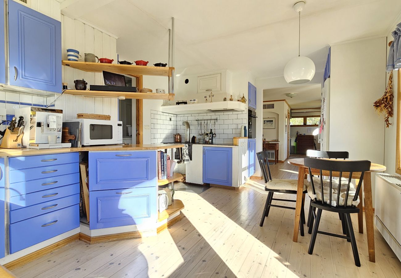 House in Klövedal - Family-friendly house close to sea & nature in Klövedal | SE09145