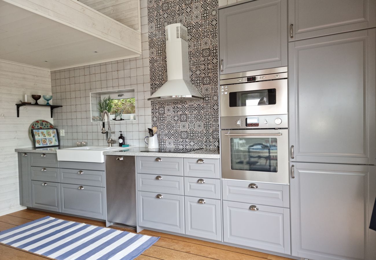 House in Svanesund - Modern cottage with sea view, 400 m from the sea in Svanesund | SE09151
