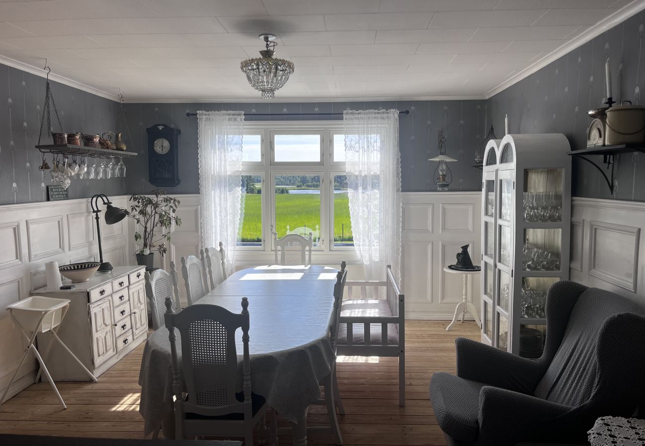 Villa in Svanesund - Large charming house with pool & lake view near Svanesund | SE09167