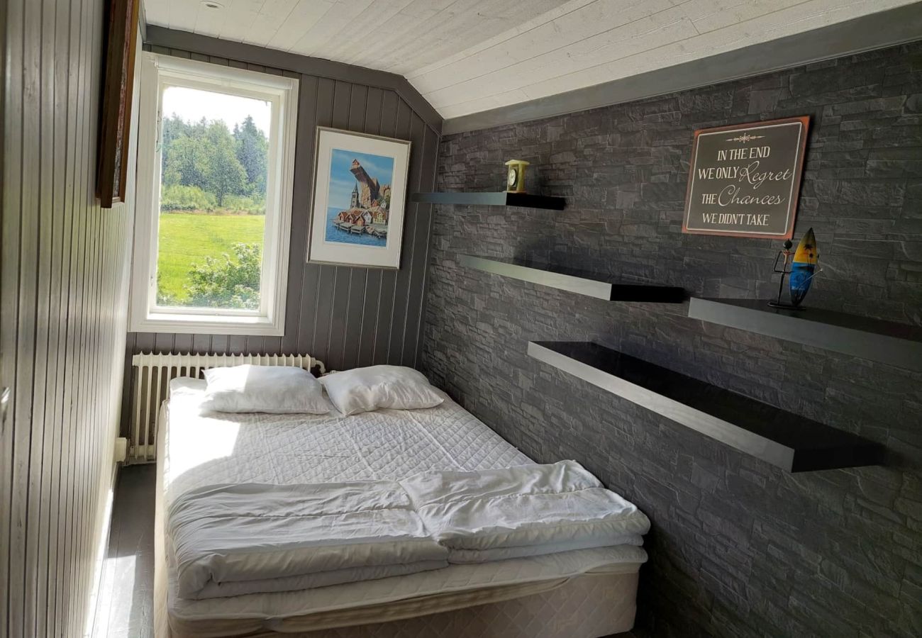 Villa in Svanesund - Large charming house with pool & lake view near Svanesund | SE09167