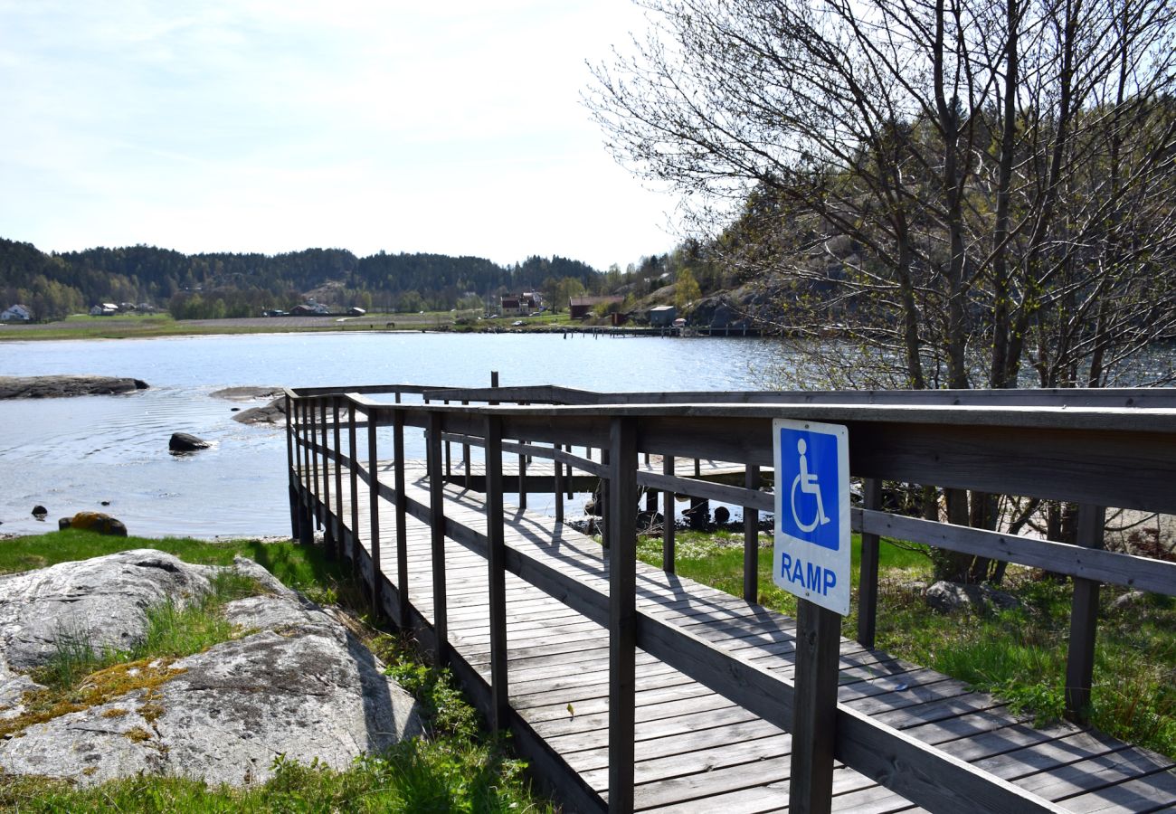 Cottage in Henån - Newly built cottage near the sea and nature in Henån | SE09152