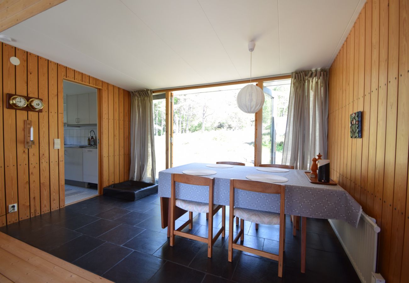 House in Stenungsund - Architect-designed holiday home with nature plot near the sea | SE09157