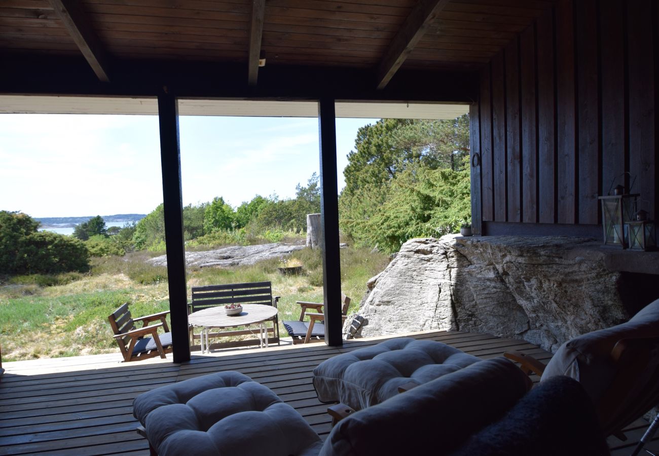 House in Stenungsund - Architect-designed holiday home with nature plot near the sea | SE09157