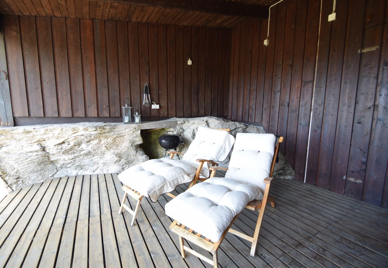 House in Stenungsund - Architect-designed holiday home with nature plot near the sea | SE09157