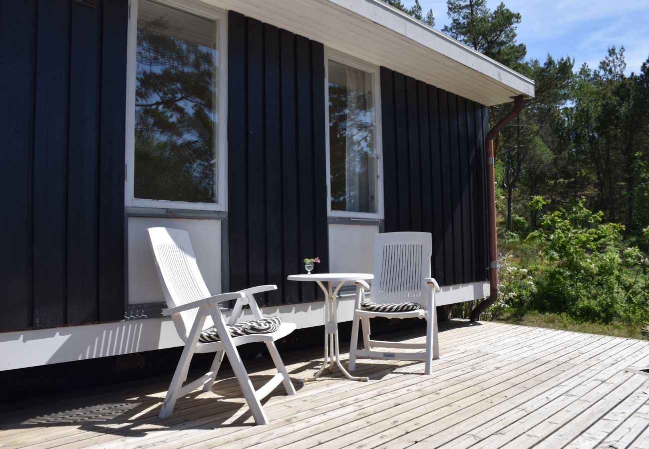 House in Stenungsund - Architect-designed holiday home with nature plot near the sea | SE09157