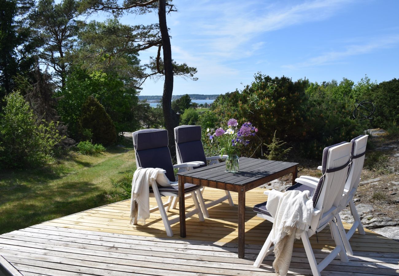 House in Stenungsund - Architect-designed holiday home with nature plot near the sea | SE09157