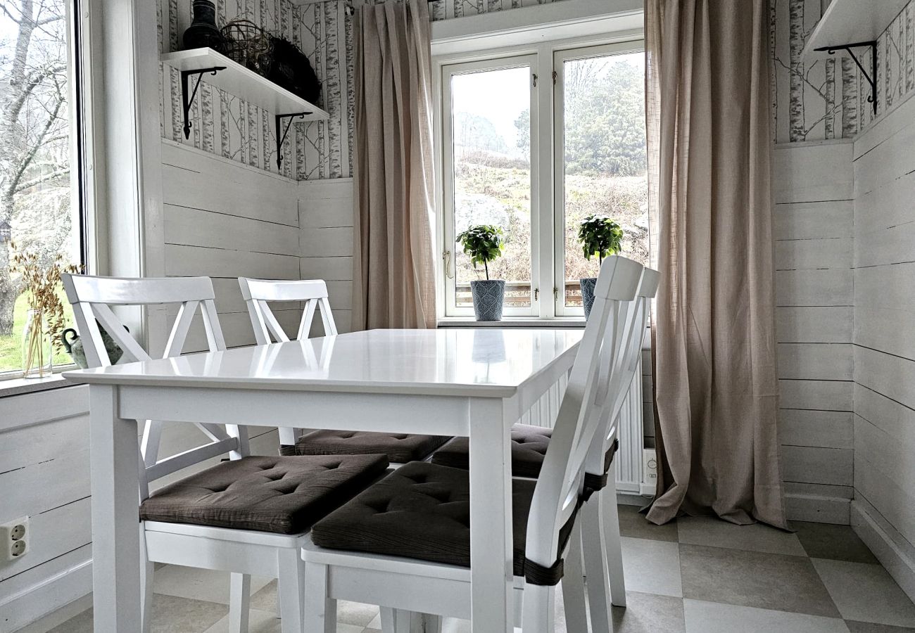 House in Uddevalla - Charming House near Lysekil & Skaftö | SE09160