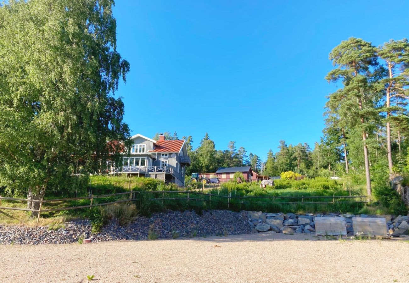 Villa in Henån - Large villa near the lake with rowing boat | SE09131