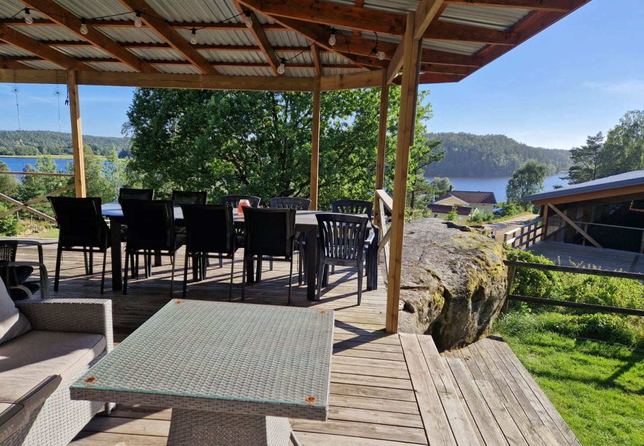 Villa in Henån - Large villa near the lake with rowing boat | SE09131