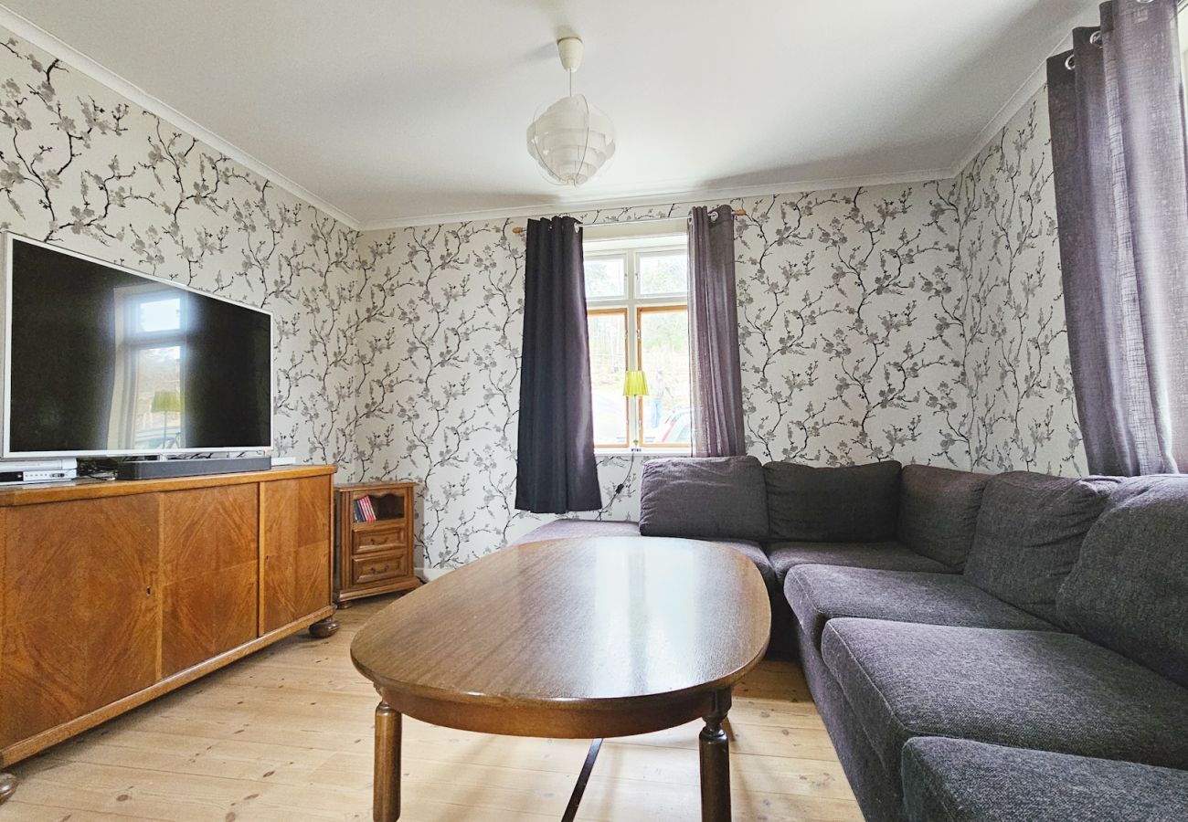 Villa in Henån - Large villa near the lake with rowing boat | SE09131