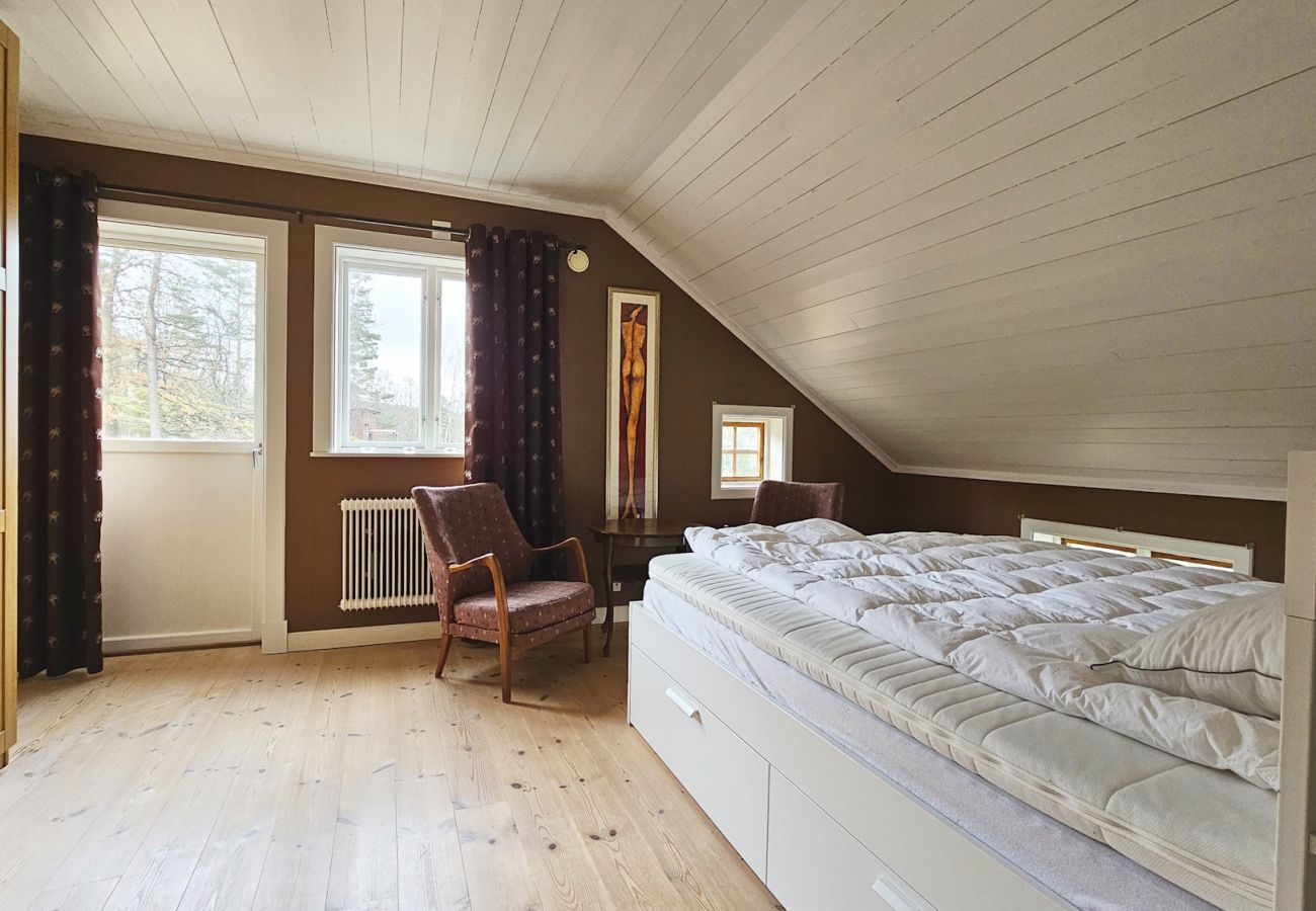 Villa in Henån - Large villa near the lake with rowing boat | SE09131