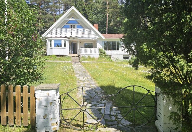 House in Henån - Sunny and Peaceful Holiday Home near Forest and Sea | SE09158