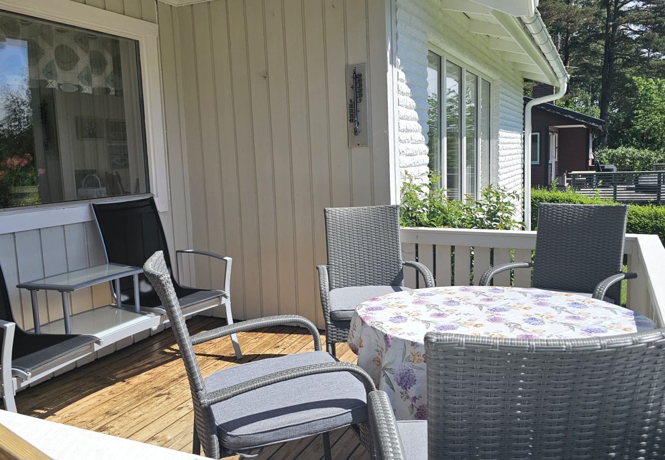 House in Henån - Sunny and Peaceful Holiday Home near Forest and Sea | SE09158