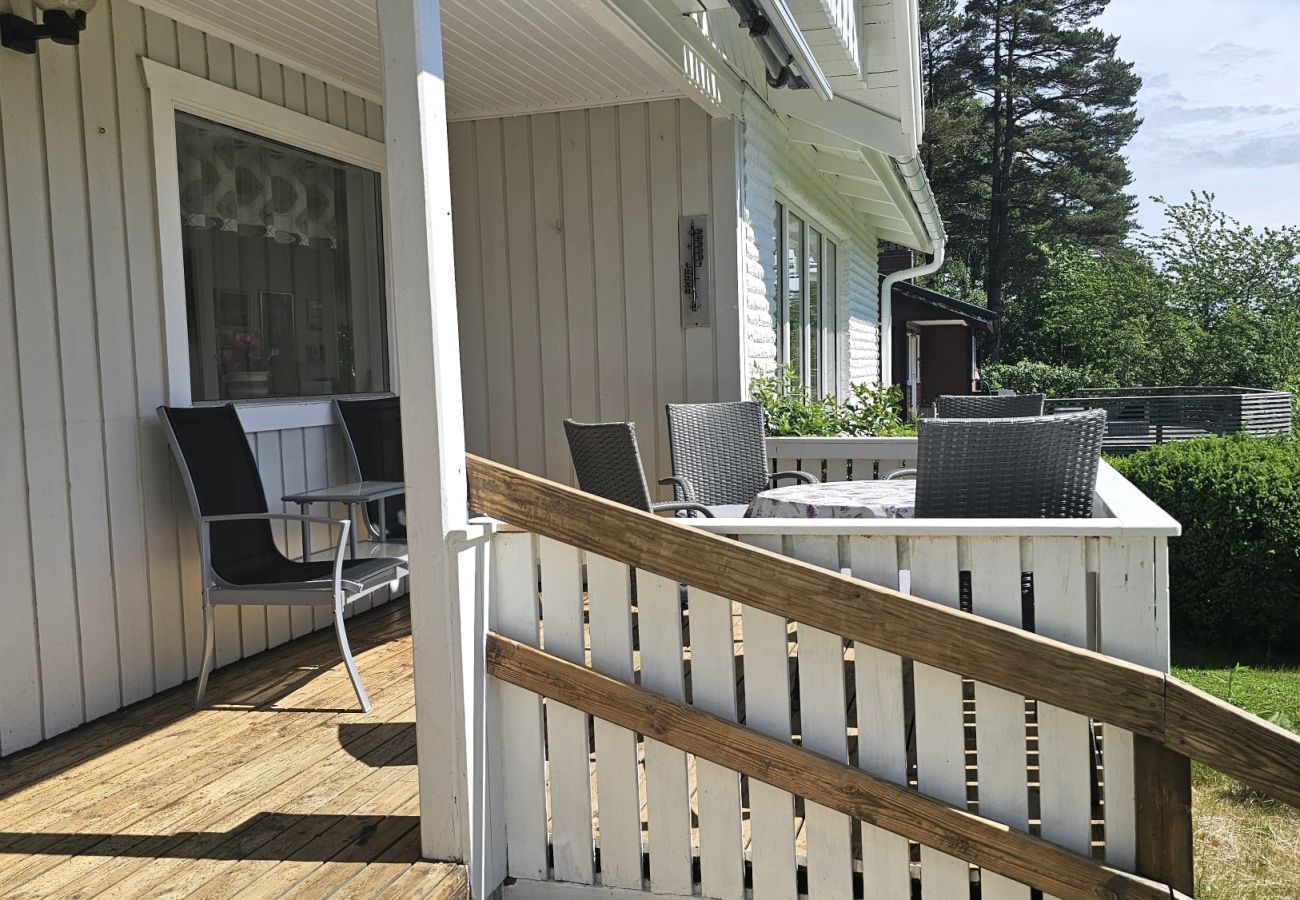 House in Henån - Sunny and Peaceful Holiday Home near Forest and Sea | SE09158