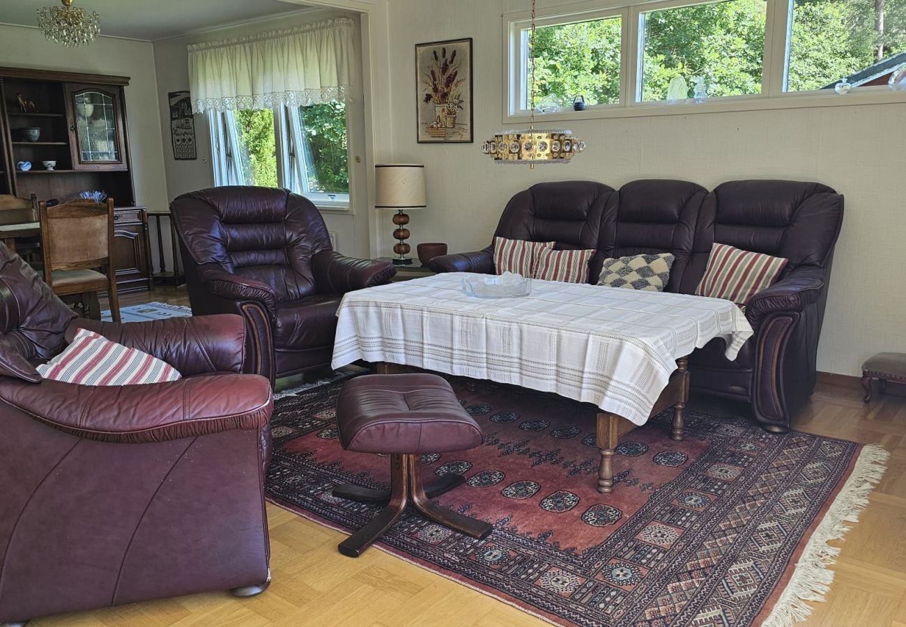 House in Henån - Sunny and Peaceful Holiday Home near Forest and Sea | SE09158