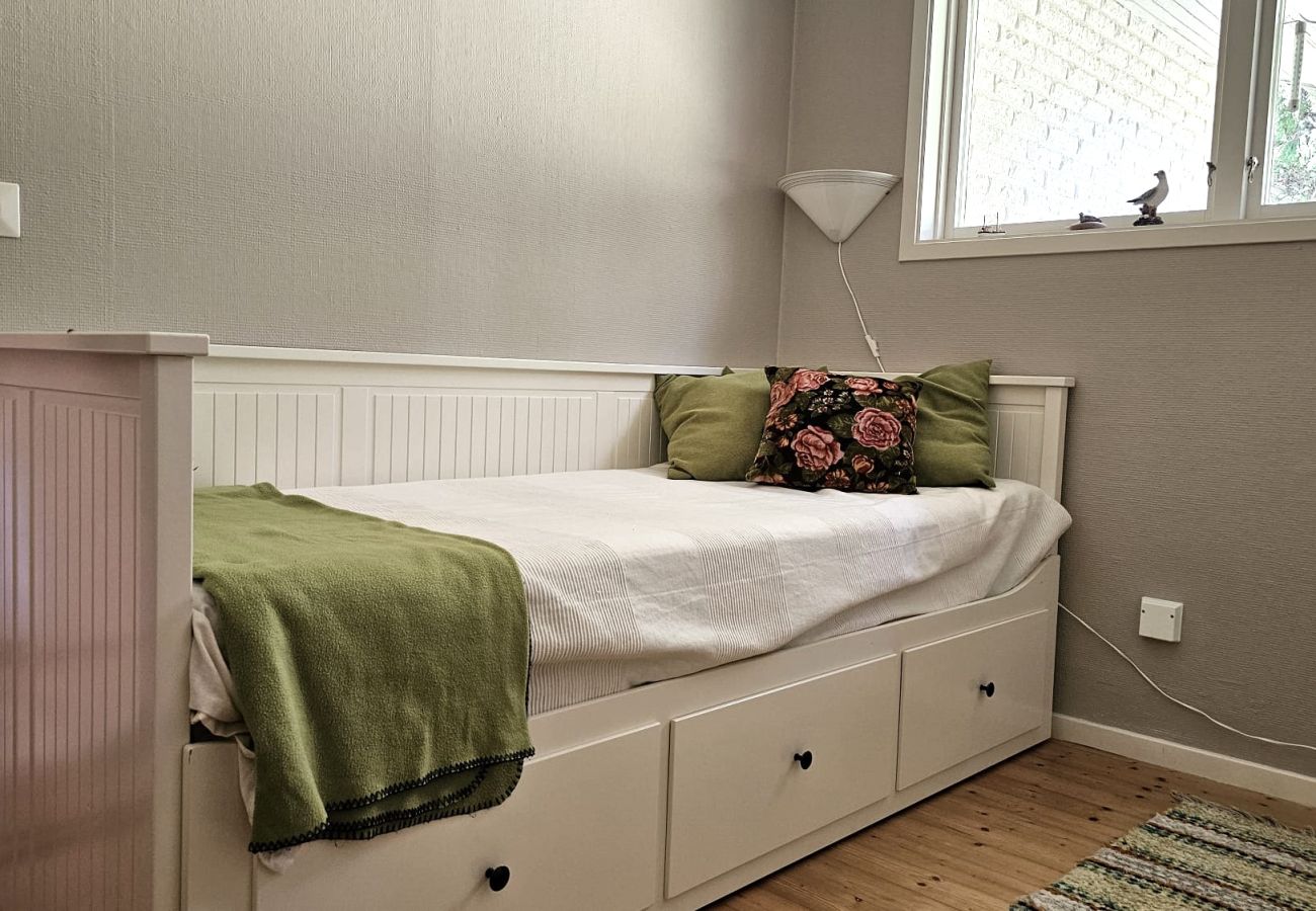 House in Henån - Sunny and Peaceful Holiday Home near Forest and Sea | SE09158