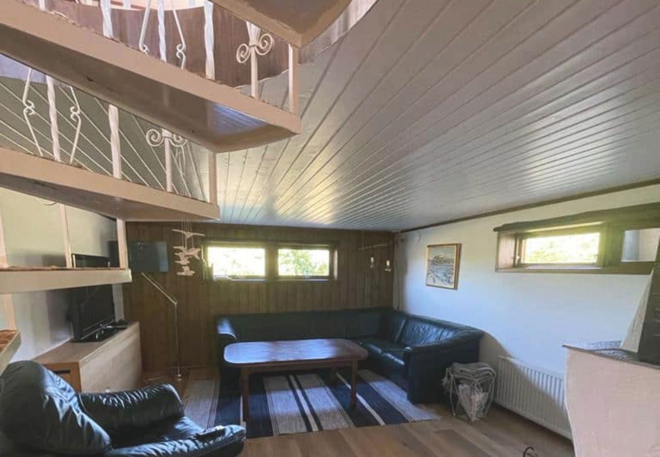 House in Kållekärr - Cottage with conservatory near beach and jetty | SE09159