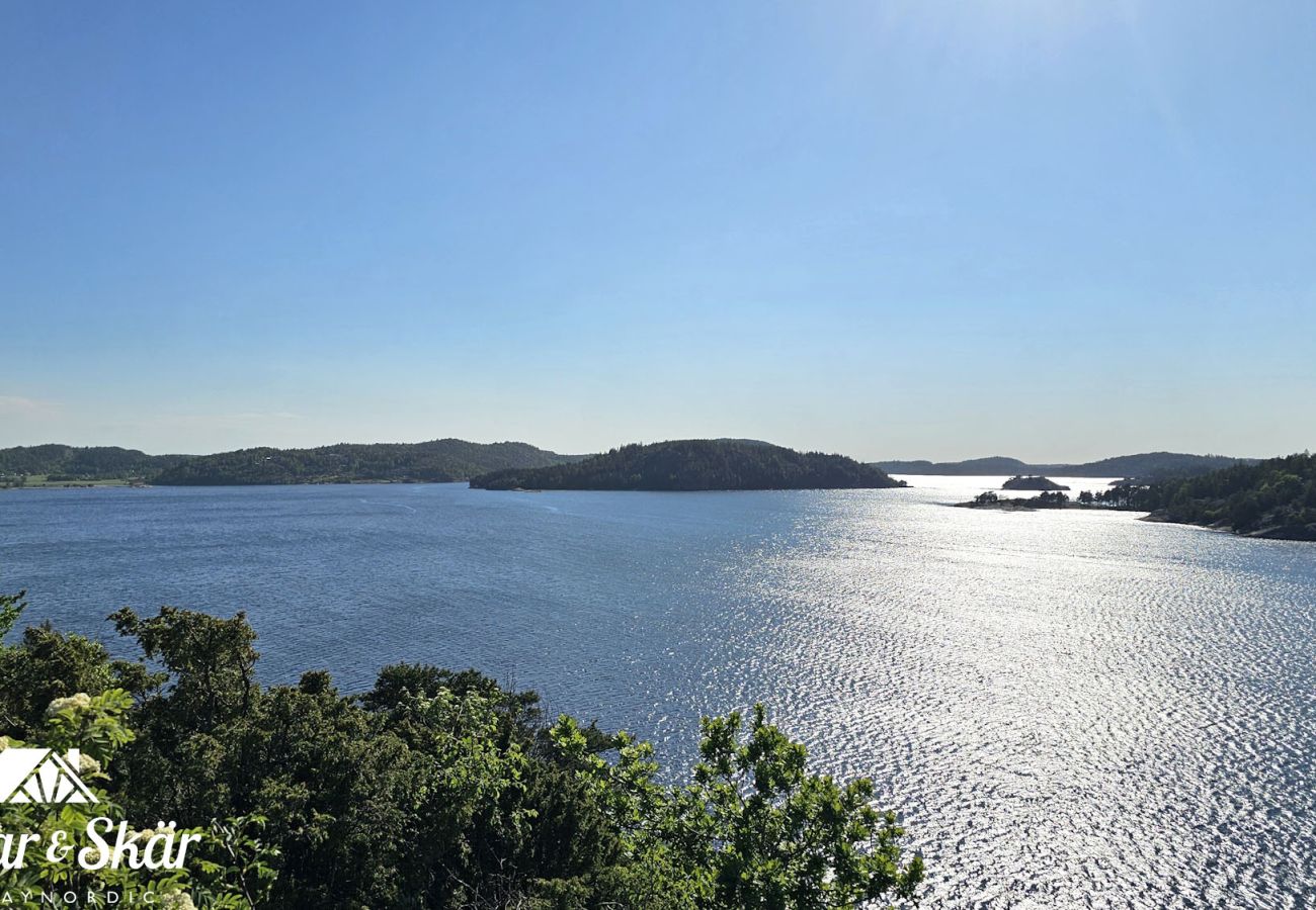 House in Henån - Spacious villa with sauna, sea view and room for two families | SE09164