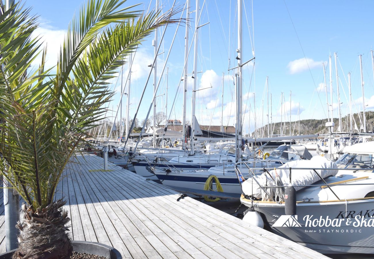 House in Henån - Spacious villa with sauna, sea view and room for two families | SE09164