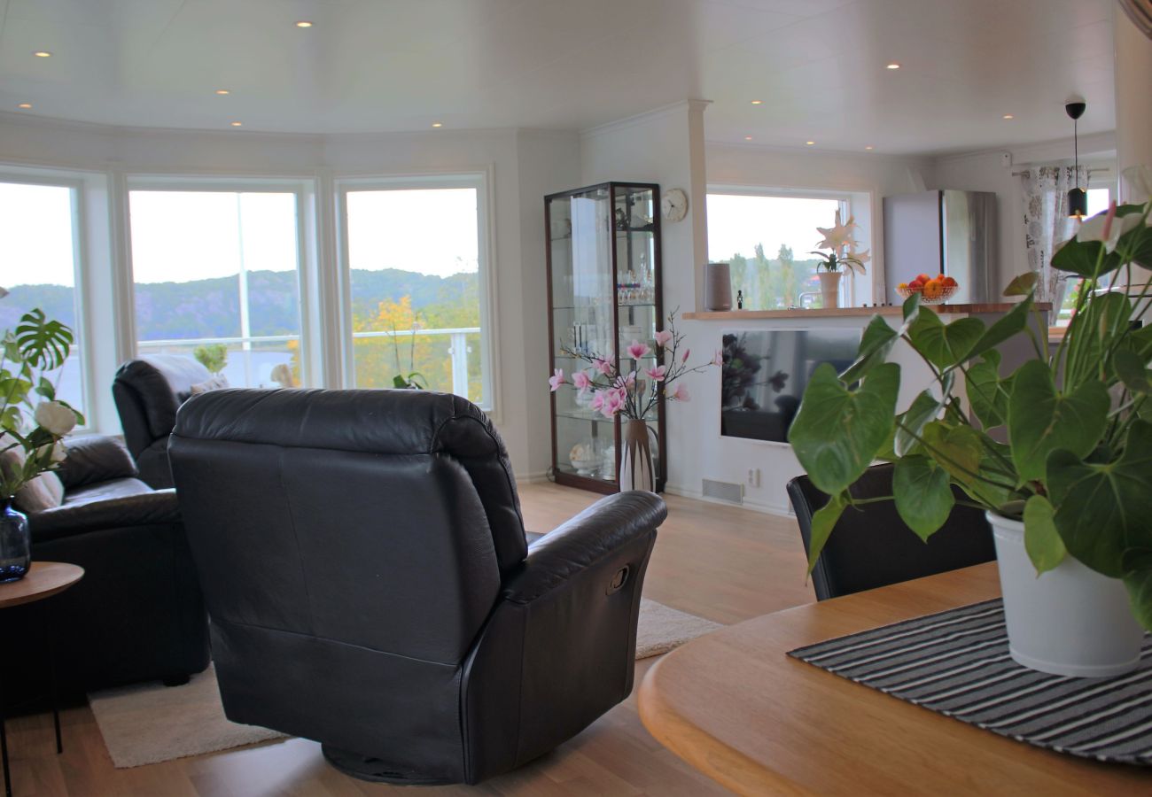 House in Henån - Spacious villa with sauna, sea view and room for two families | SE09164