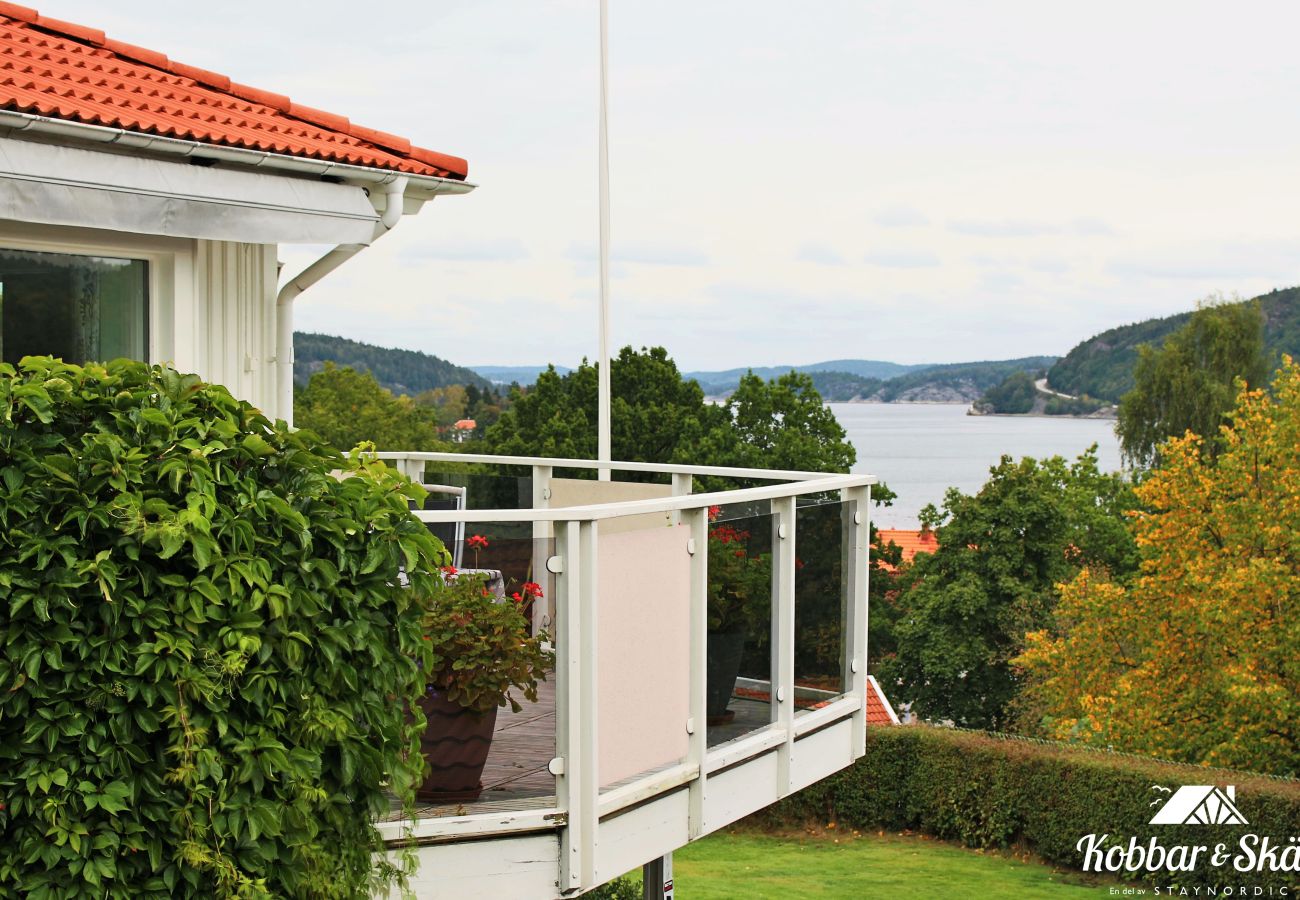 House in Henån - Spacious villa with sauna, sea view and room for two families | SE09164