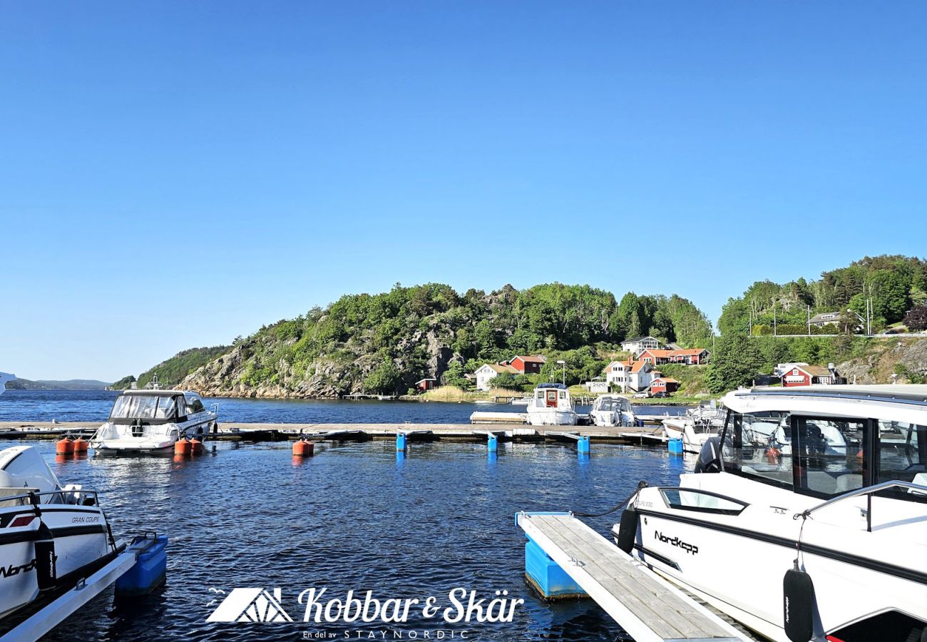 House in Henån - Spacious villa with sauna, sea view and room for two families | SE09164