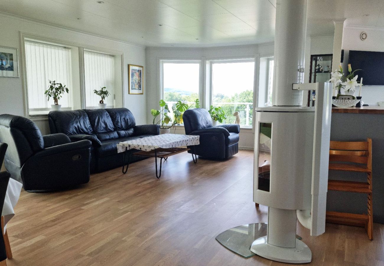 House in Henån - Spacious villa with sauna, sea view and room for two families | SE09164