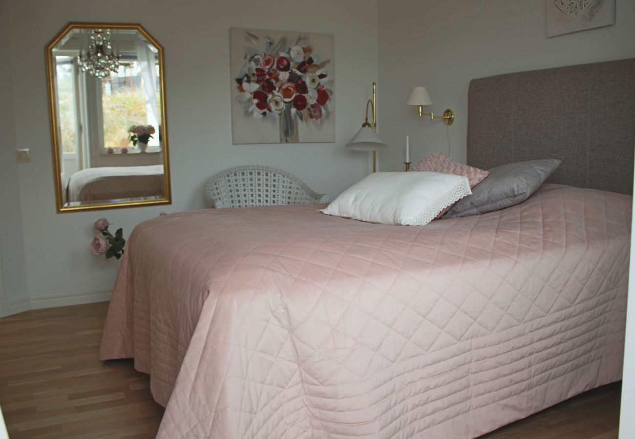 House in Henån - Spacious villa with sauna, sea view and room for two families | SE09164