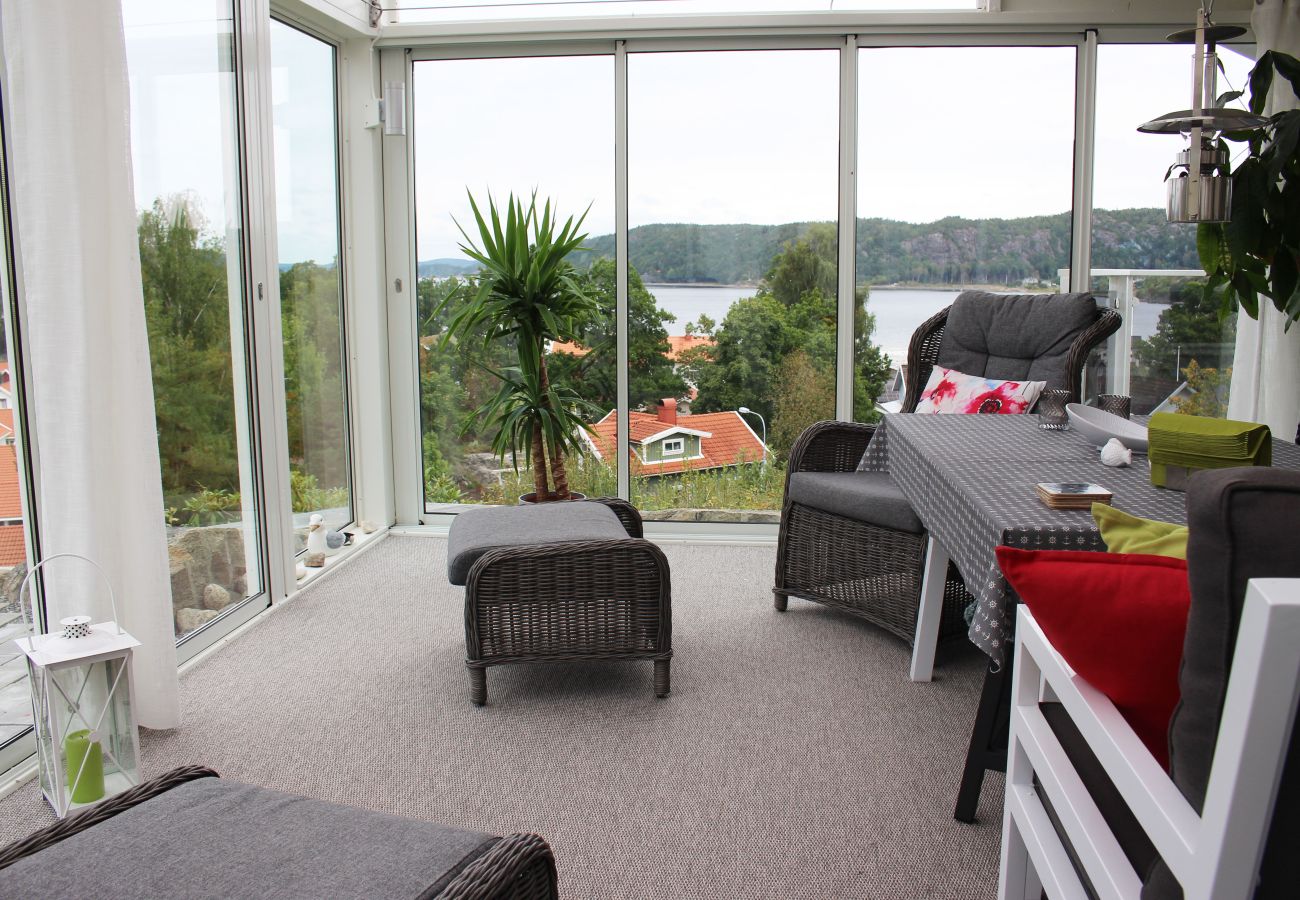 House in Henån - Spacious villa with sauna, sea view and room for two families | SE09164