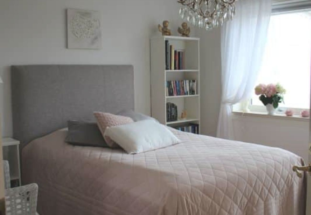 House in Henån - Spacious House with Sauna & Sea View | SE09164