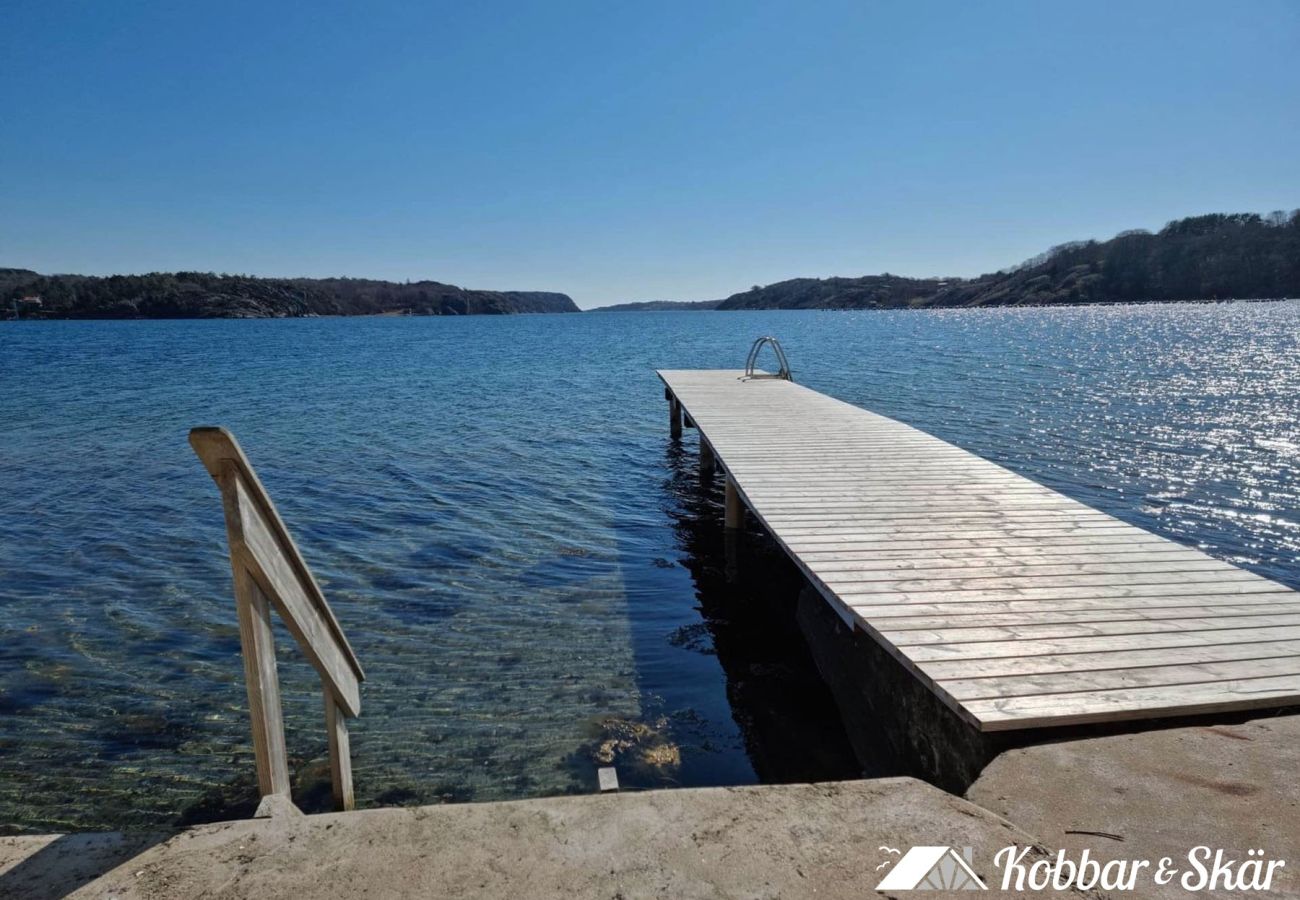 House in Henån - Fresh cottage with lake view and rowing boat | SE09156