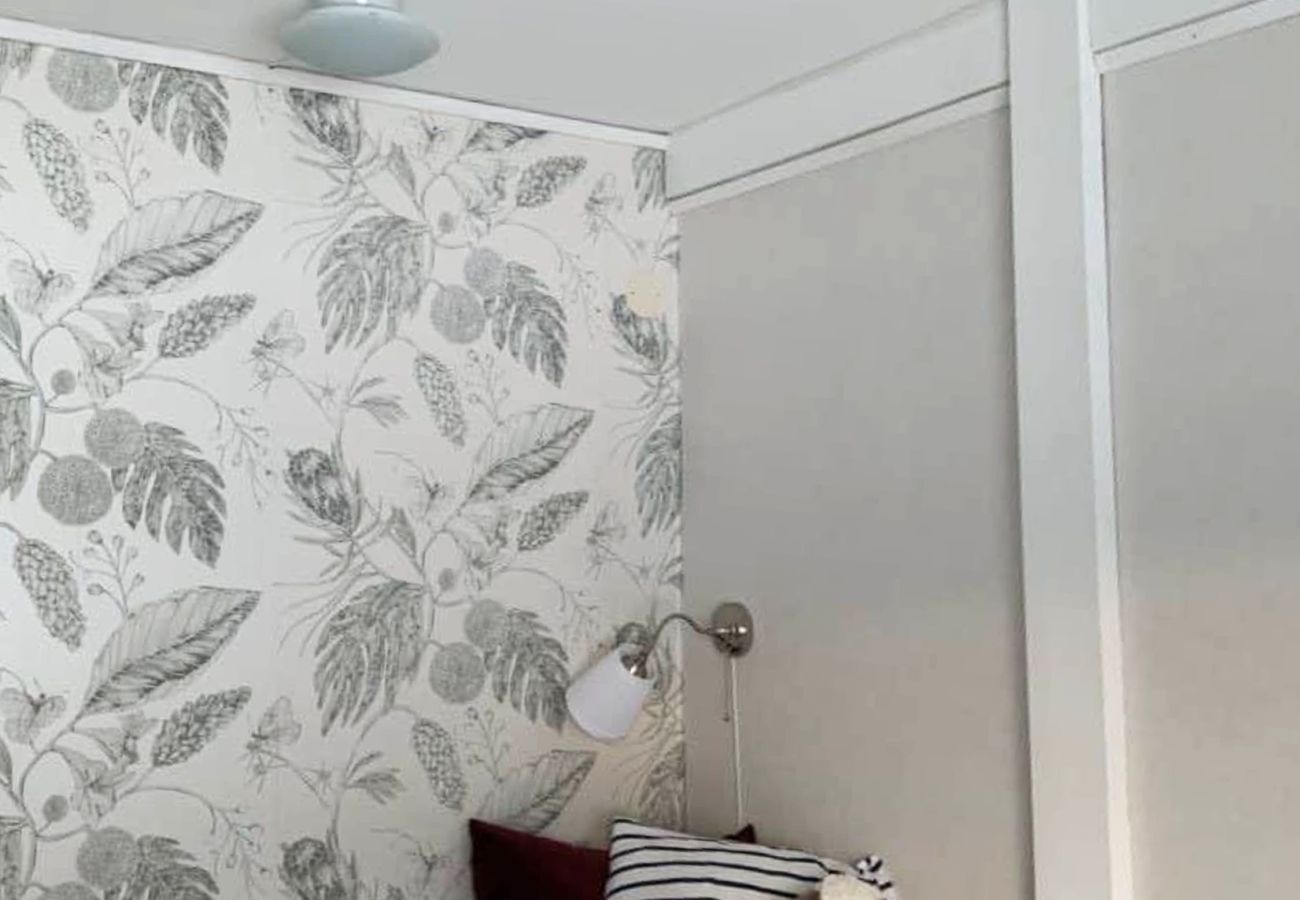 Cottage in Varekil - Cottage near the beach with guesthouse | SE09165