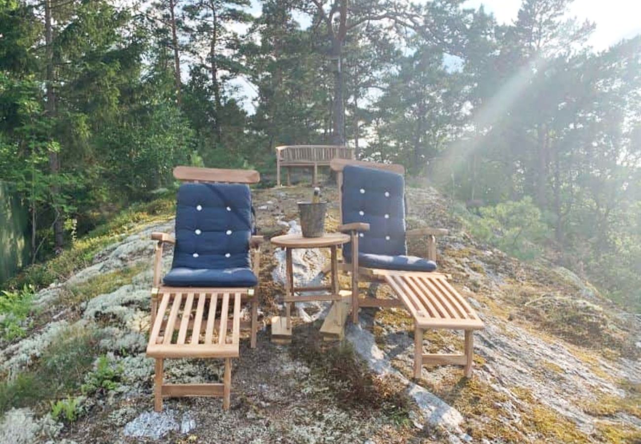 Cottage in Varekil - Cottage near the beach with guesthouse | SE09165