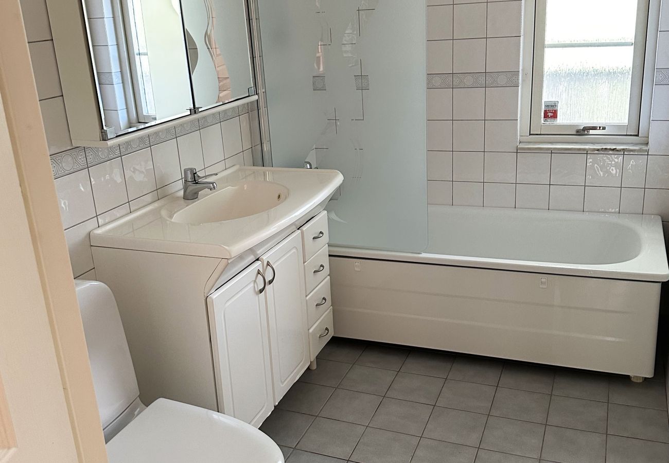 House in Älta - Spacious villa in scenic Älta – perfect for up to 8 adults |SE13080