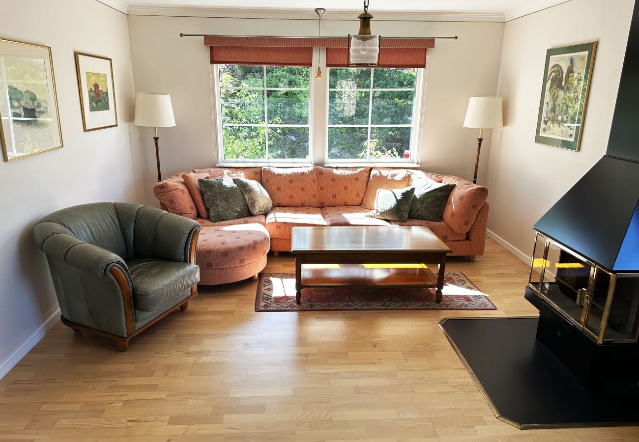 House in Älta - Spacious villa in scenic Älta – perfect for up to 8 adults |SE13080