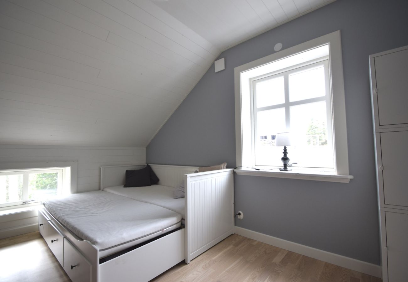 Villa in Henån - Newly built house near the sea & swimming area | SE09166