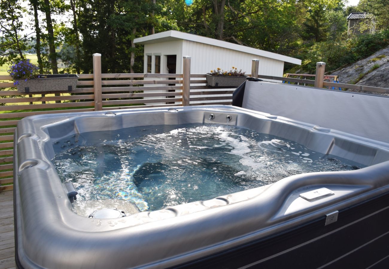 Villa in Henån - Newly built house near the sea & swimming area | SE09166