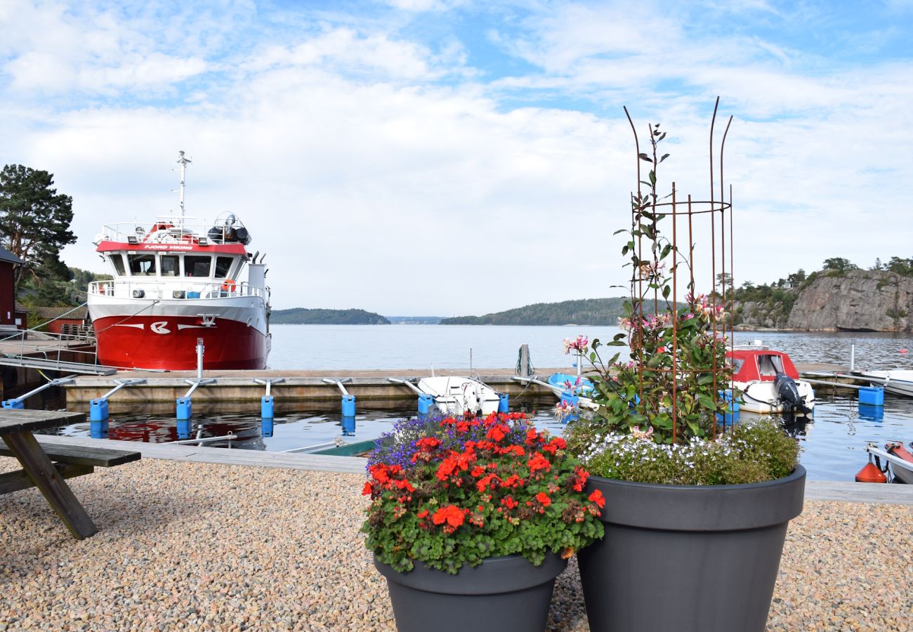 Villa in Henån - Newly built house near the sea & swimming area | SE09166